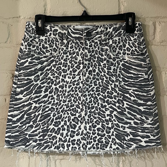 Current/Elliott Dresses & Skirts - Current/Elliot size 26 cream and gray cheetah animal print denim mini skirt